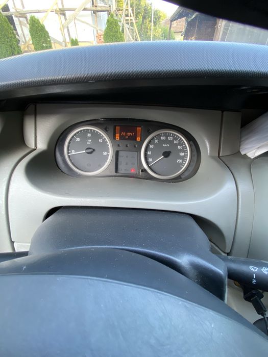 Vand sau schimb opel vivaro 2.0 TDCI 114 cv 6 viteze manuala
