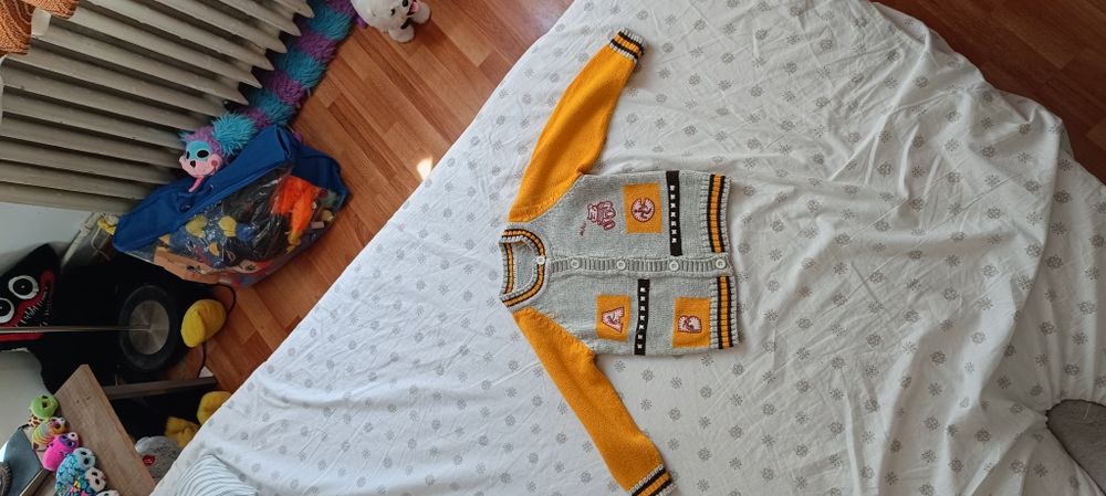 Pulover pentru copii de 5-6 ani nou nouț.
