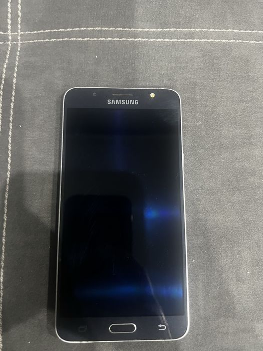 Продам телефон Samsung J7