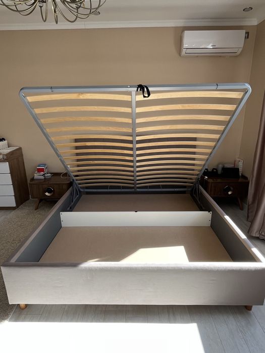 Продается кровать с матрасом