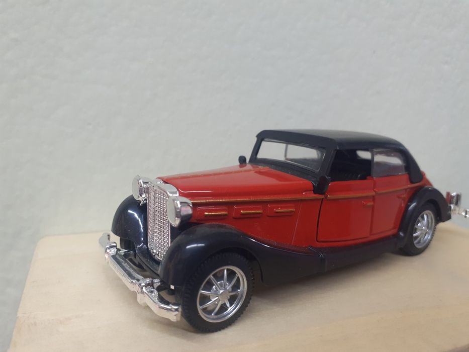 Ретро  машинка  моделька