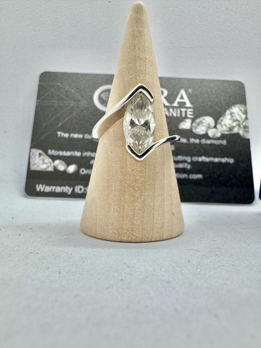 Сребърен пръстен с мойсанит (Диамант) 2.5 карата