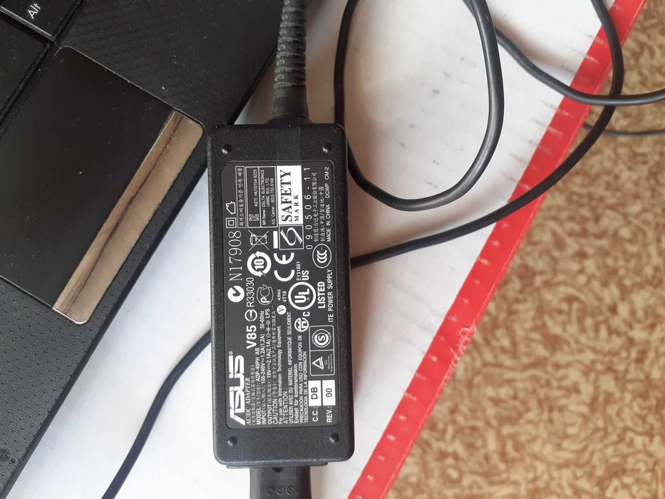 Малък лаптоп Асус Еее РС 1001РХ