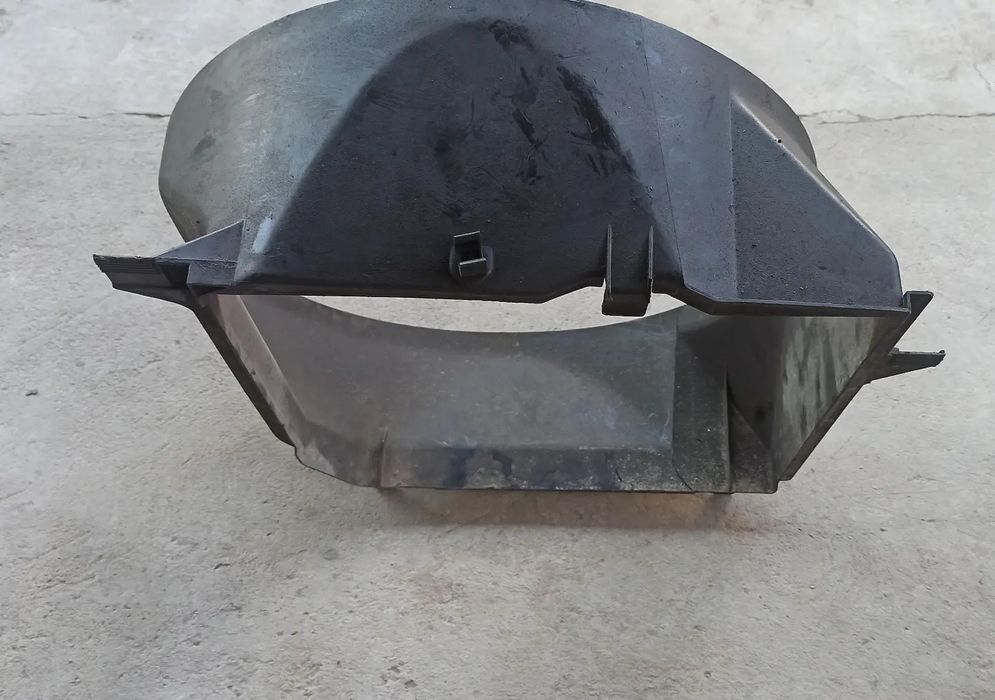 Диффузор радиатора Мерседес 124