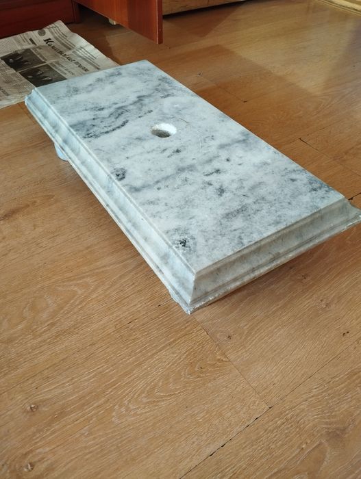 Флагодержатель СССР из мрамора