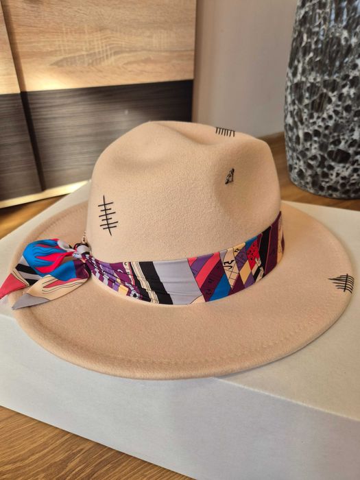 Модерна капела с аксесоари