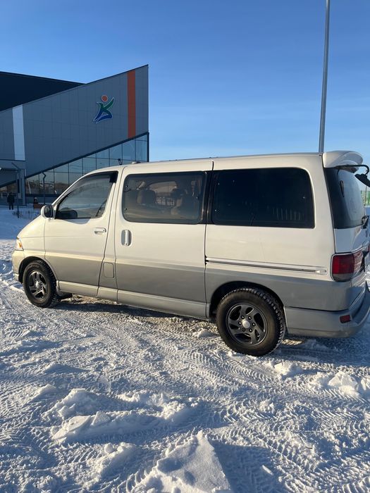 Toyota Regius бус семь мест