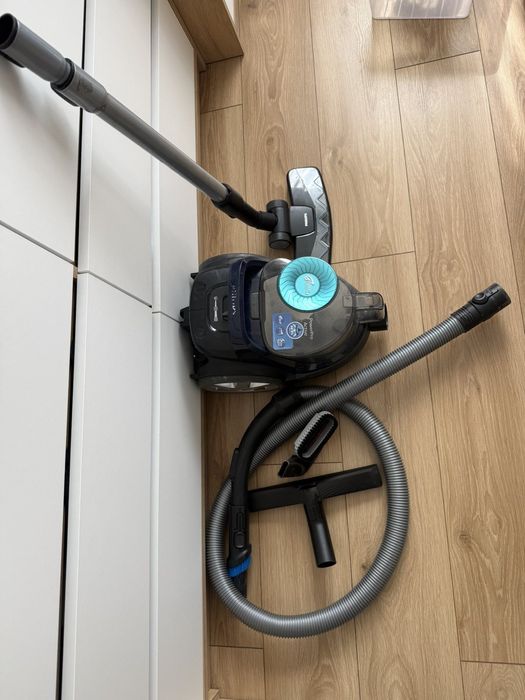 Ръчна прахосмукачка Philips Power Cyclone 7