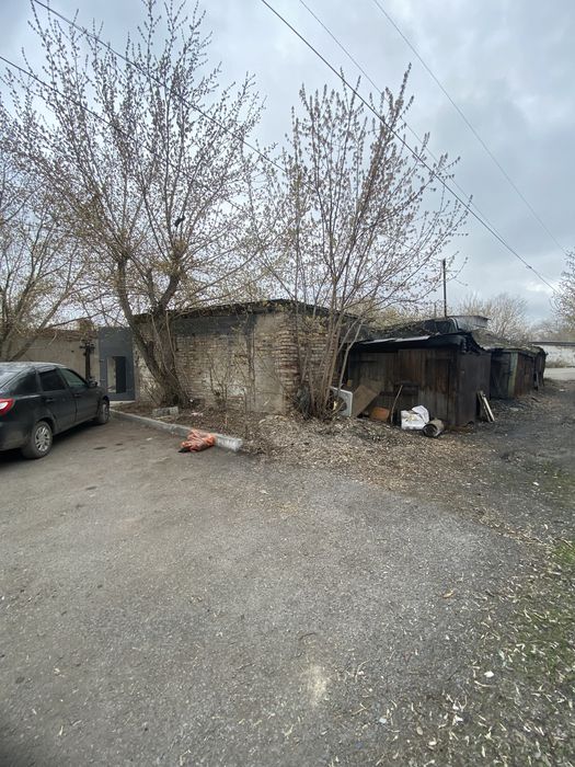 Гараж в центре прихатинска