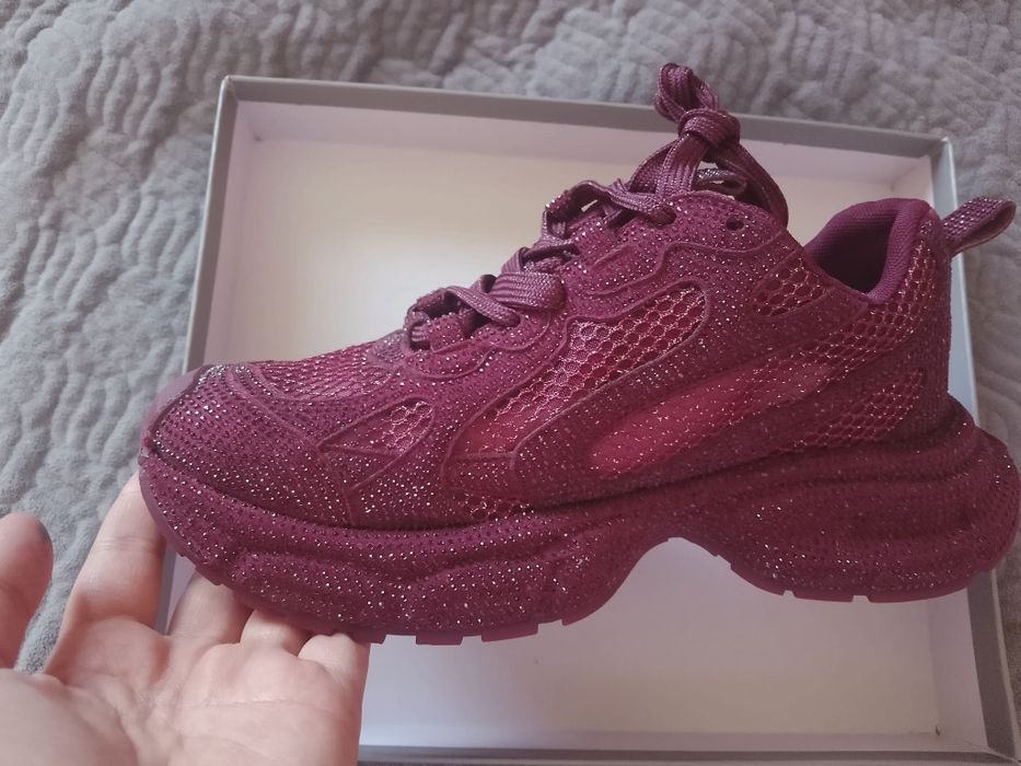 Продам кроссовки Balenciaga