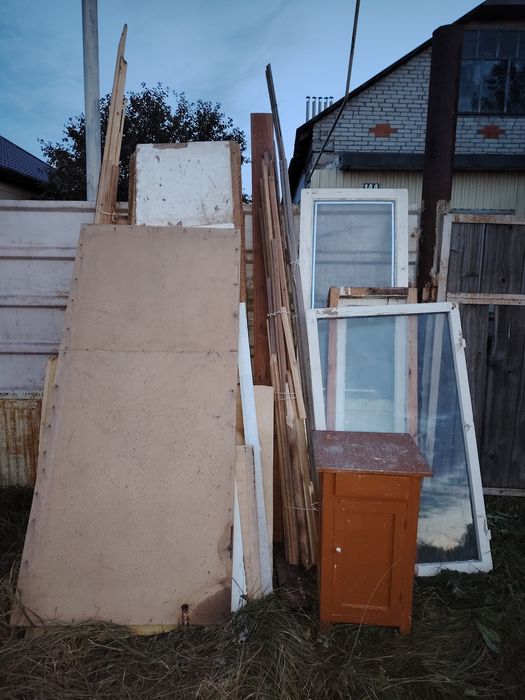 Отдам старую мебель, доски, рамы, дроватумбу дсп