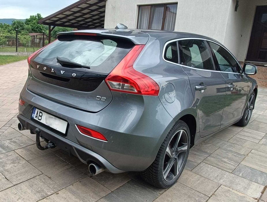 VOLVO V40 2015