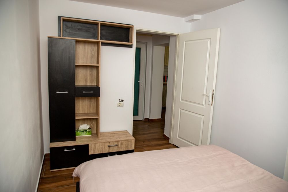 Inchiriez microapartament