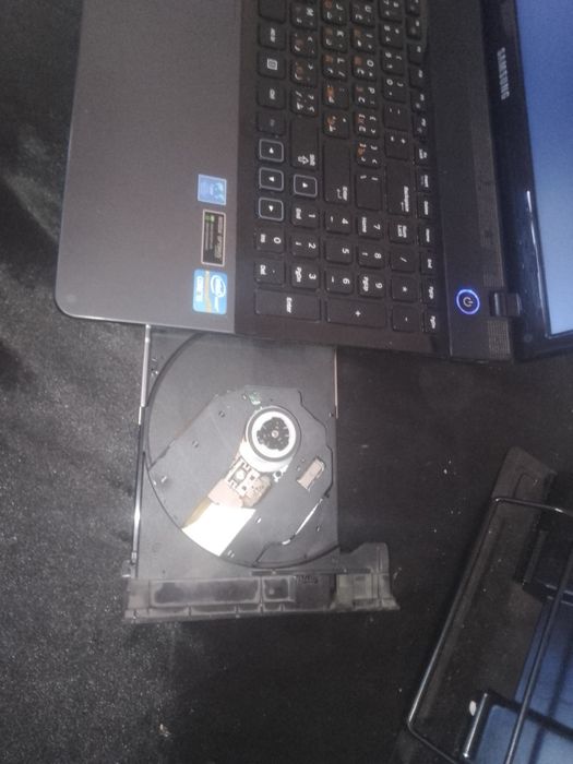 SAMSUNG notebuk surochnaga .Yana kelishimiz .