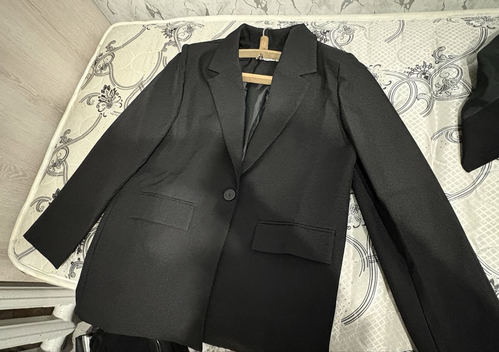 продам пиджаки и жилет