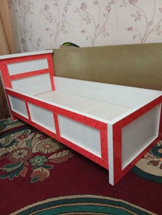 Кровать детская .