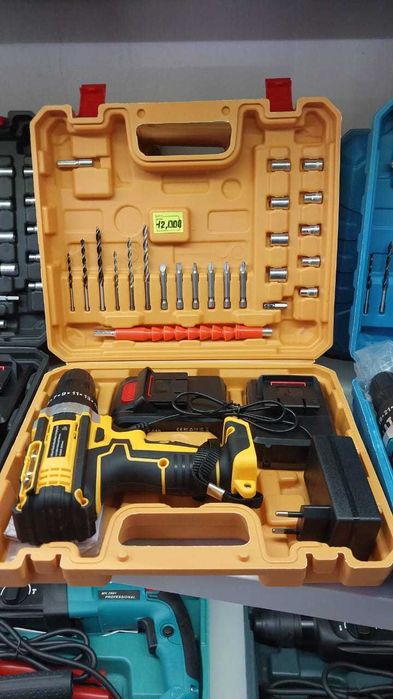 Шуруповерт щеточный набор 48v