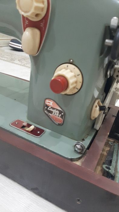 Швейная машина Lada 236-1