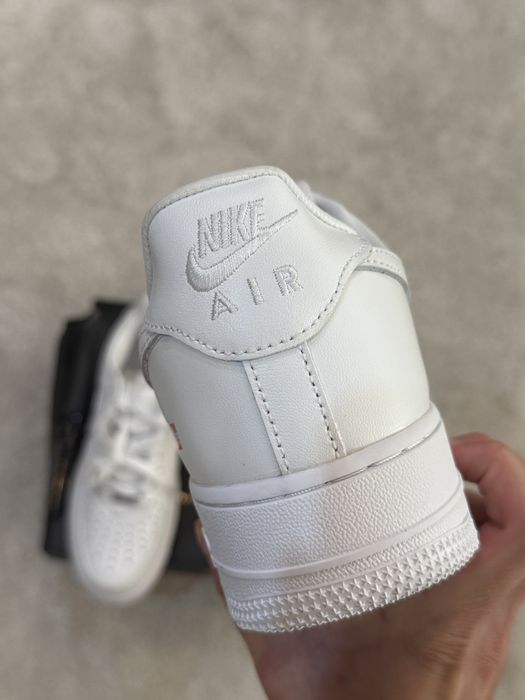 Adidasi Nike Airforce 1 Low x Supreme albi