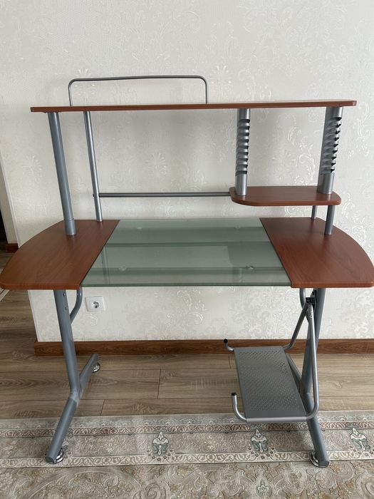 Коспьютерный стол