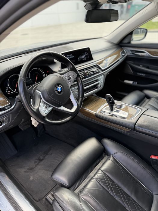 BMW Seria 7 730D xDrive G11 2017, 235.000km, mașina personală de 3 ani impecabilă, H&K , trapa