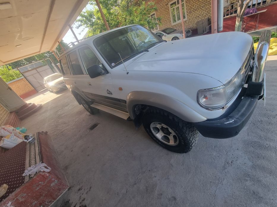 Сотилади холати яхши юрип турган мошина