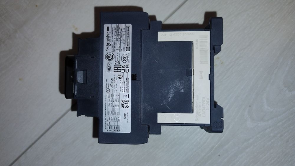 Контактор Schneider 32A 24VDC