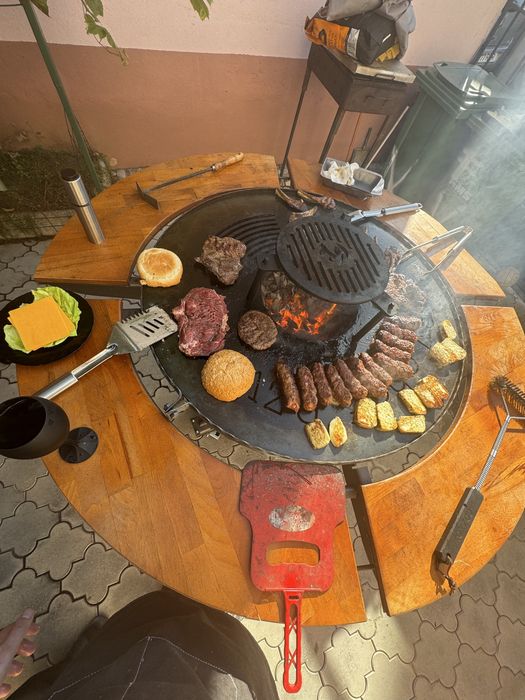Plita pe lemne, cu roti, si husa impermeabila