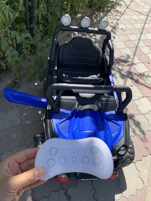 Машинка на пульте управления