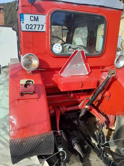 Трактор червен Т40