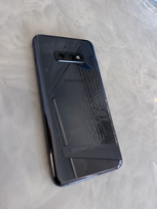 Samsung s10e сост отлично