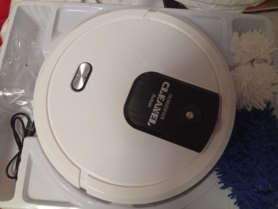 Vând aspirator robot