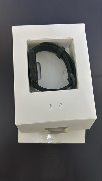 Продава се часовник Huawei band !