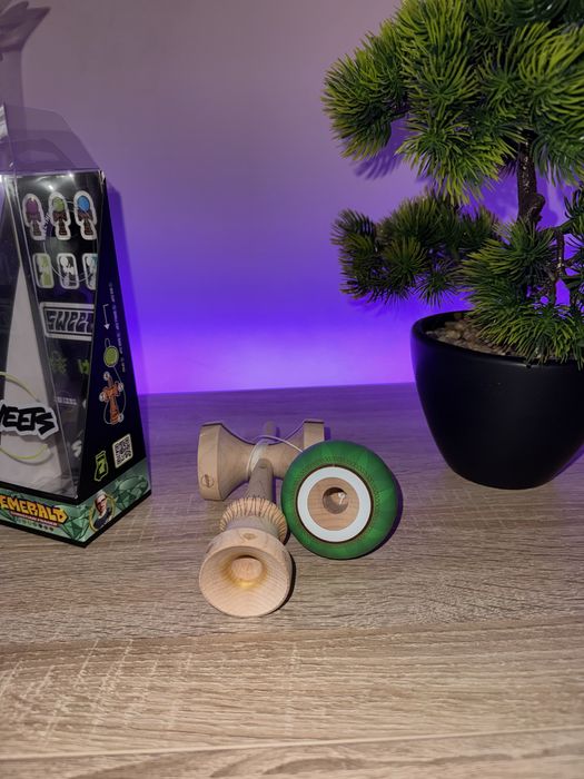 Kendama Gemstone Emerald – Christian Fraser - AntiSkid 2.0