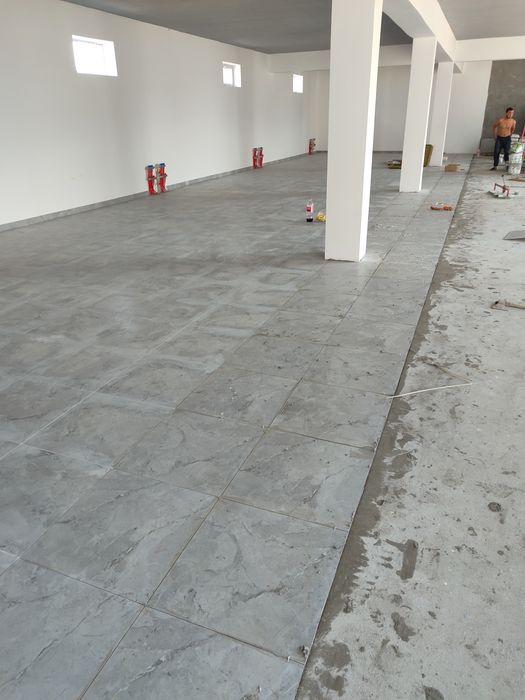 Кафельщик опытный.