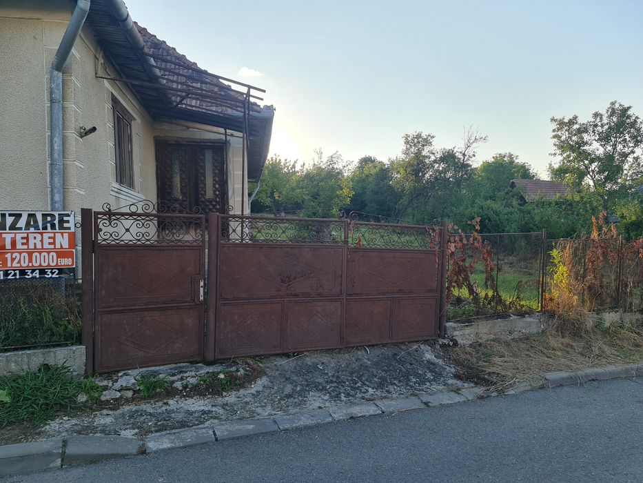 Vând casa zona centrală