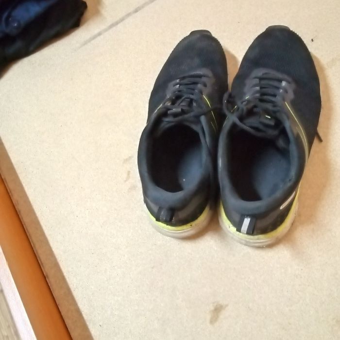 Ношоные кросовки