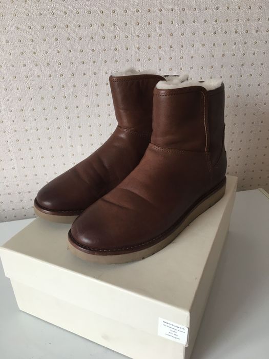 Продам женские зимние сапоги Ugg