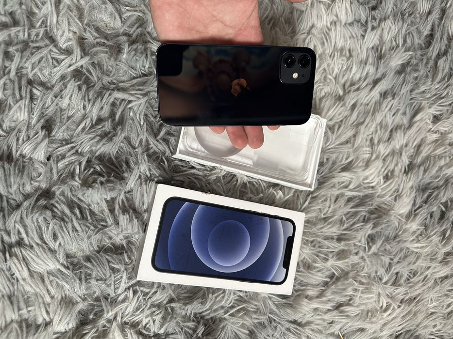 Продам телефон Айфон 12 128Gb 5G