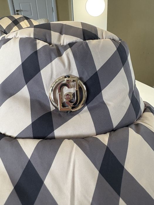 Прекрасна шапка на Liu Jo