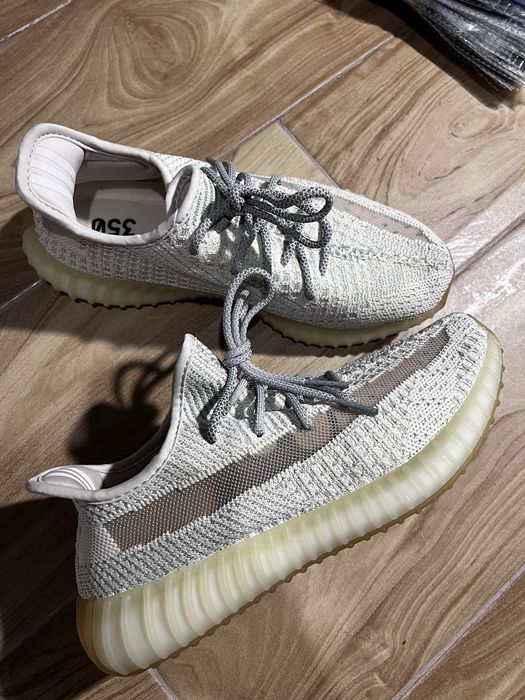 Кроссовки под yeezy