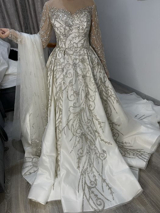 Туй либослари сотилади индийский тошли