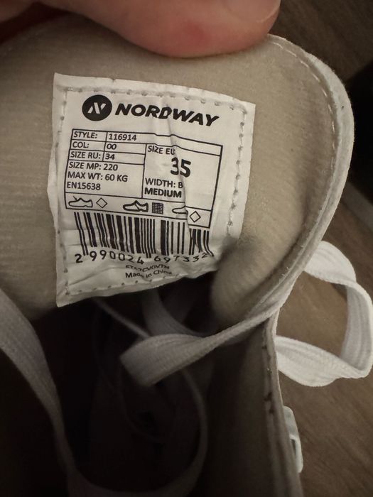 Продам коньки Nicole