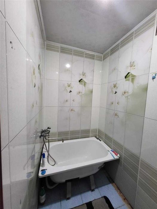 Продам 2 комнатную Абая 5 микрорайон