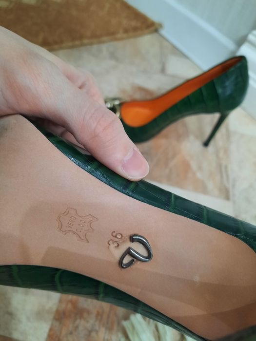 Продам Туфли новые