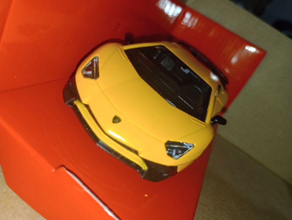 Модели машин 1/32. Yellow