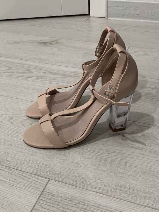 Нежные босоножки на каблуке next