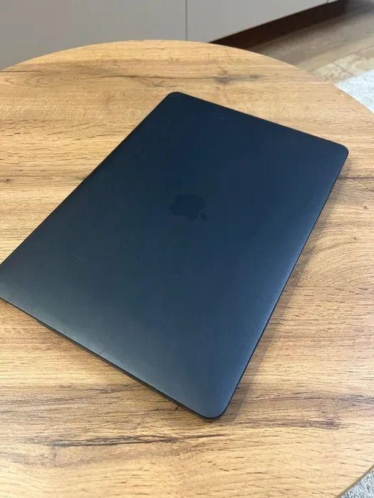 Продам MacBook Pro 13.3" (Intel Core i5 / 8 ГБ / Retina)