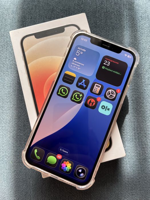 Продам iPhone 12