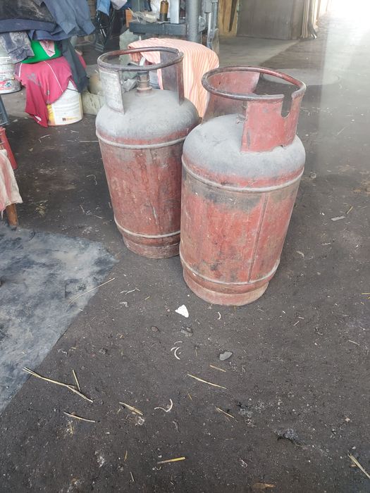 Продам два газовых балкона.